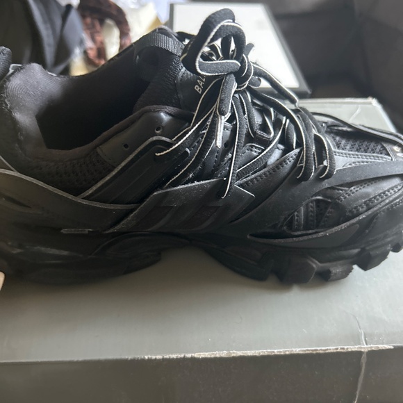 Black Track - Picture 3 of 3